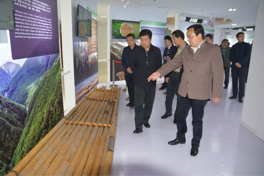 國(guó)家林業(yè)和草原局改革發(fā)展司副司長(zhǎng)李玉印一行蒞臨中心考察