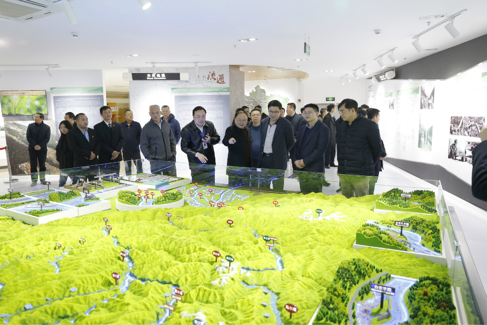 四川省副省長(zhǎng)堯斯丹蒞臨中心考察