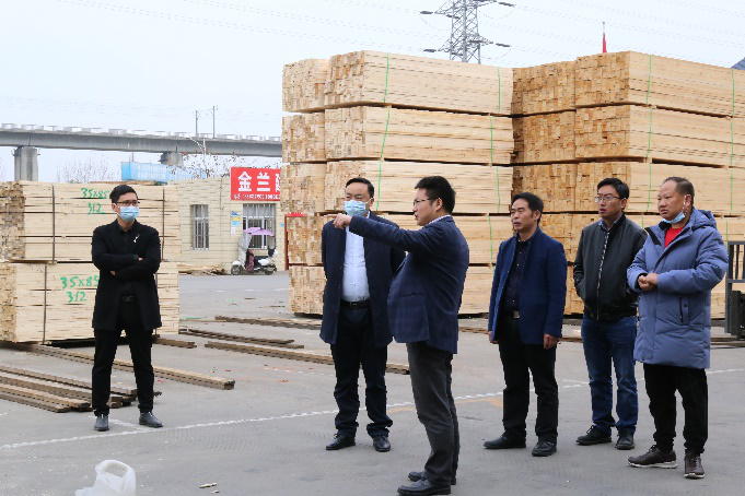 【中心動(dòng)態(tài)】省州人社系統(tǒng)領(lǐng)導(dǎo)蒞臨青白江 國際木材交易中心調(diào)研指導(dǎo)工作