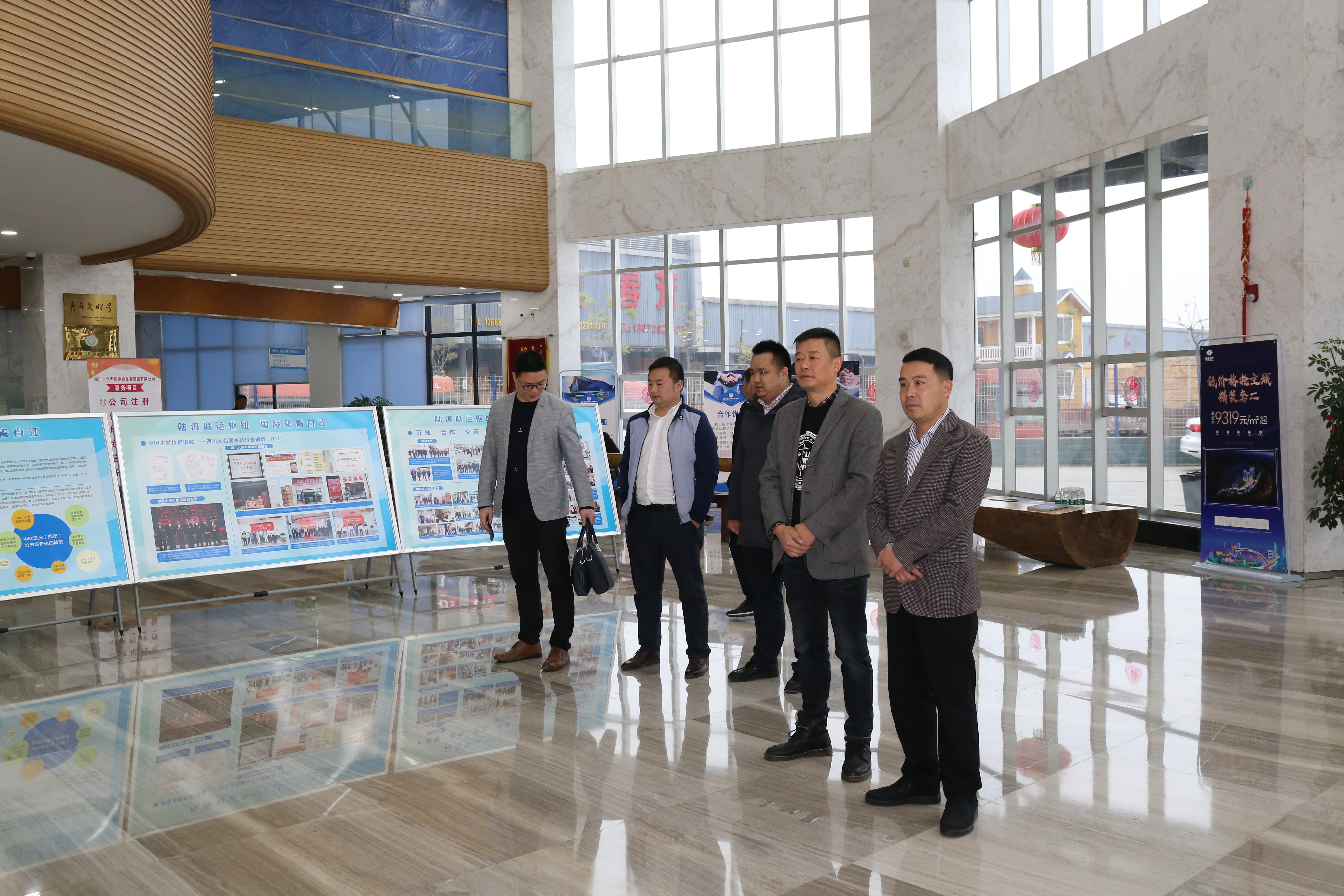 【中心動(dòng)態(tài)】廣安市前鋒區(qū)區(qū)委常委、統(tǒng)戰(zhàn)部部長 張建春一行蒞臨青白江國際木材交易中心參觀考察