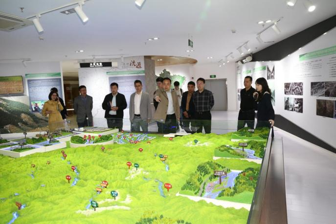 【中心動(dòng)態(tài)】四川省區(qū)塊鏈協(xié)會(huì)秘書(shū)長(zhǎng)安紅章一行蒞臨我中心參觀調(diào)研