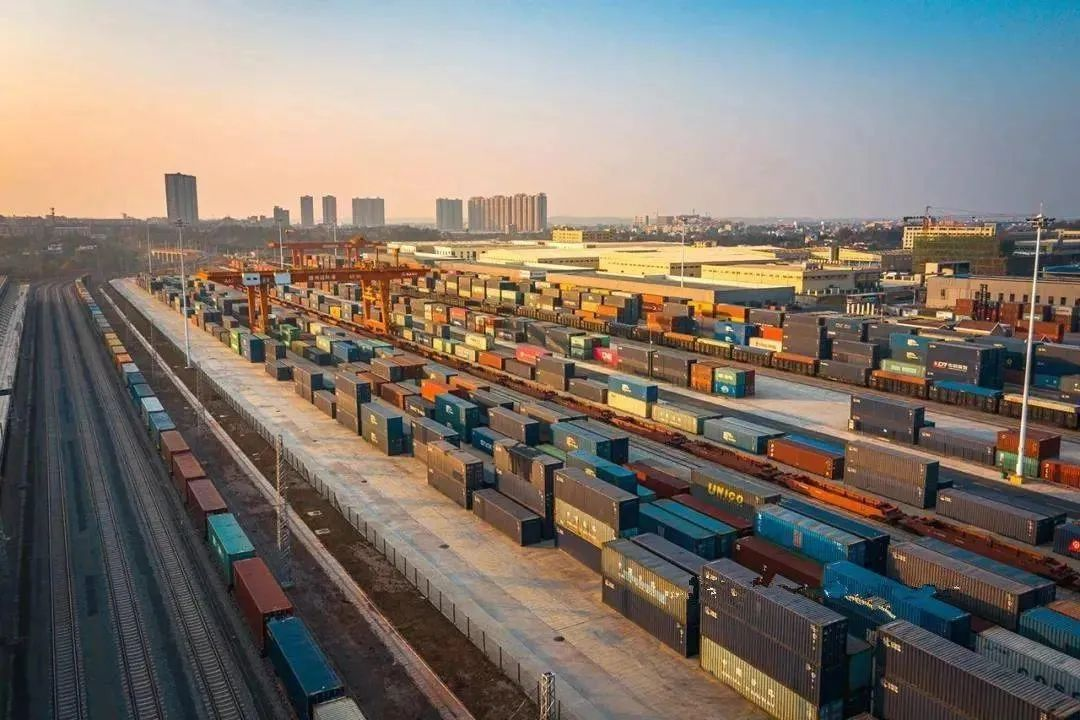 【木材資訊】今年首列長春至莫斯科的中歐班列發(fā)出，綏芬河等口岸全面恢復(fù)客貨通關(guān)