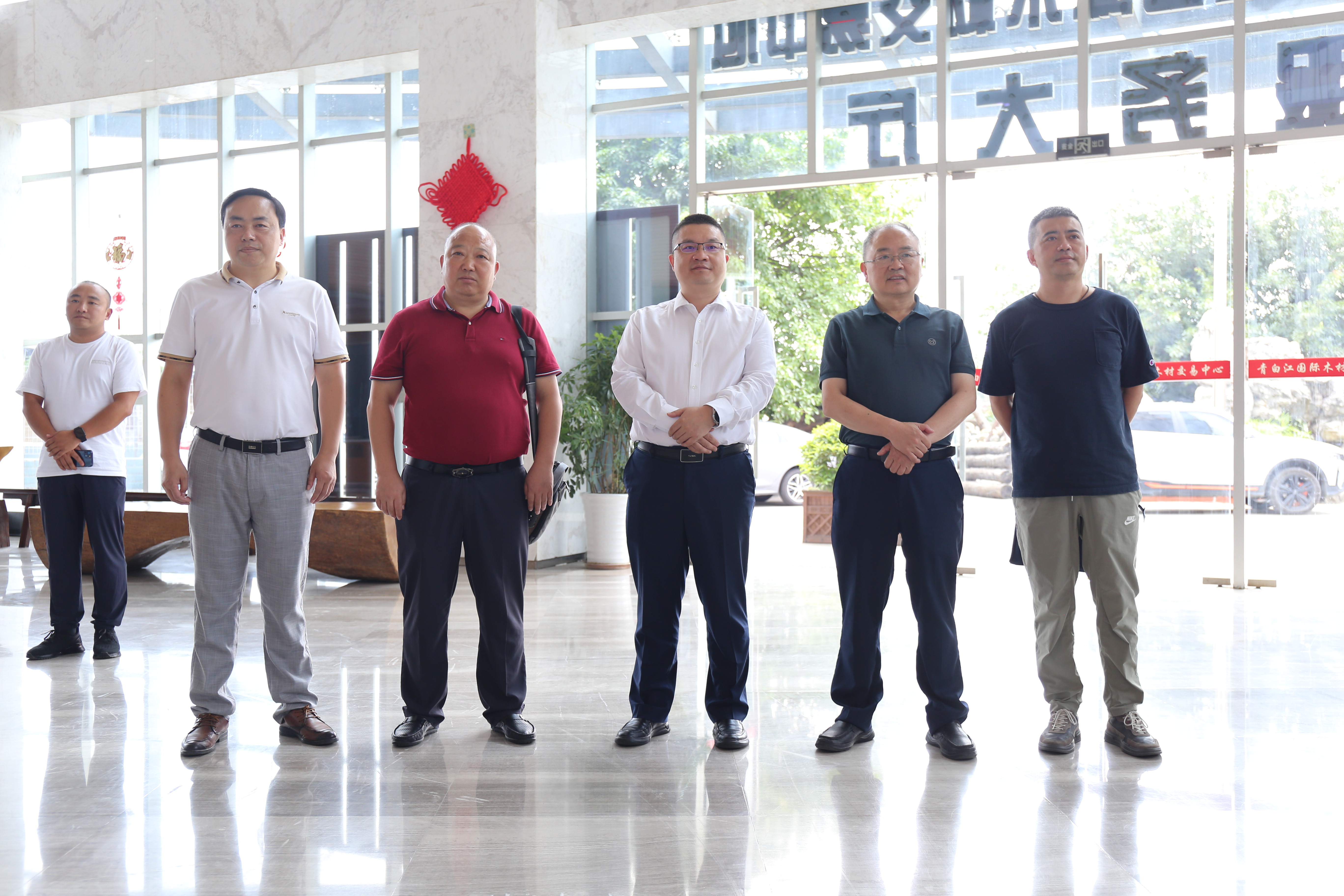 【中心動(dòng)態(tài)】四川林業(yè)集團(tuán)總經(jīng)理蔡躍平一行到我中心參觀交流