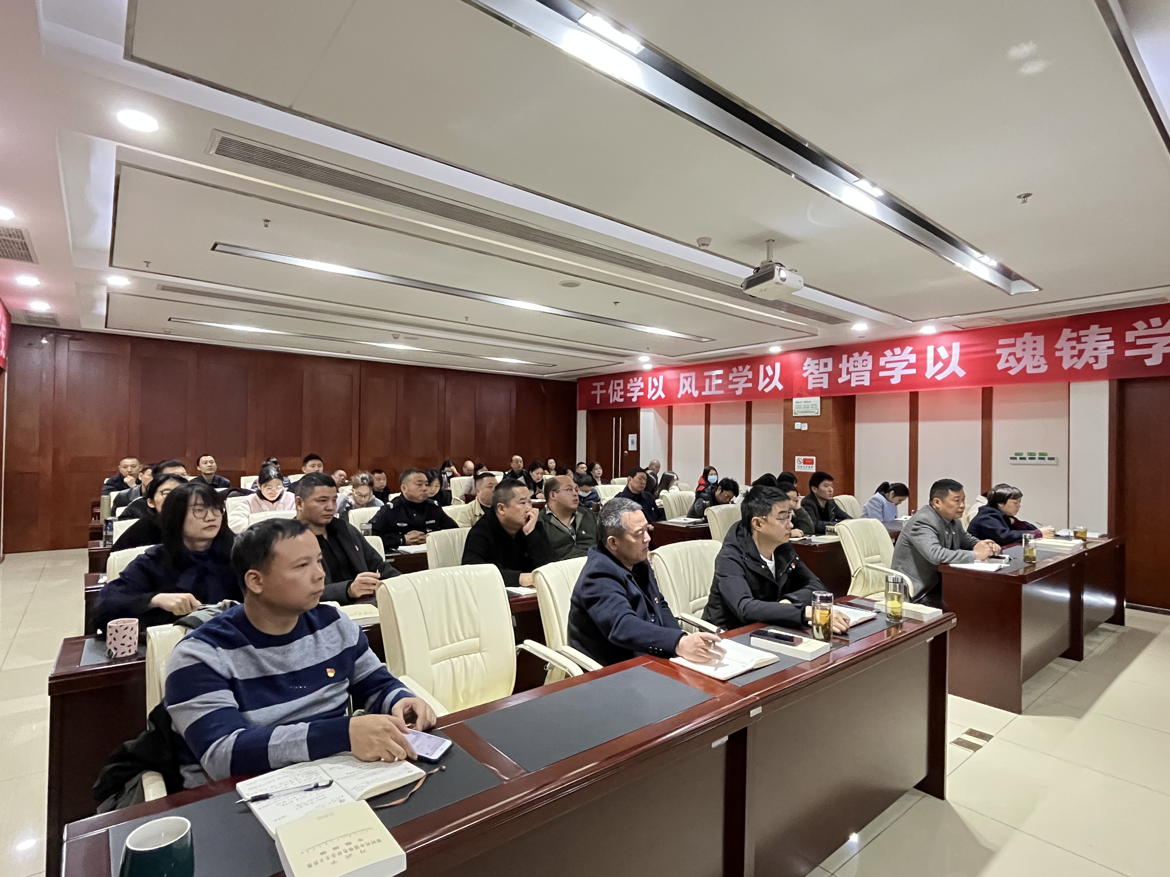 【黨建工作】青白江國(guó)際木材加工貿(mào)易園區(qū)開展習(xí)近平新時(shí)代中國(guó)特色社會(huì)主義思想專題黨課學(xué)習(xí)