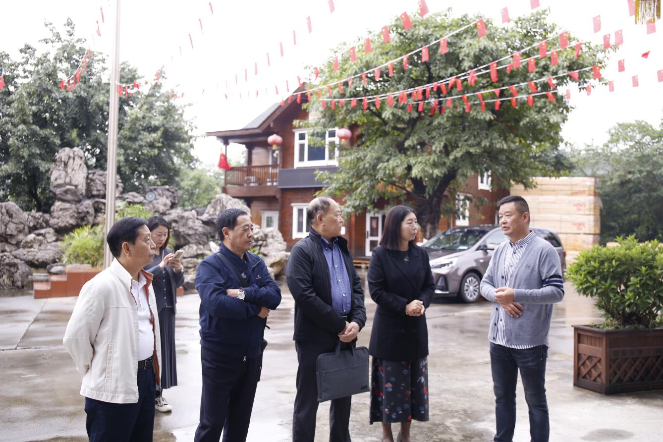 【木文化交流】成都市關(guān)工委副主任薛敏、昌世軍一行 蒞臨園區(qū)參觀調(diào)研