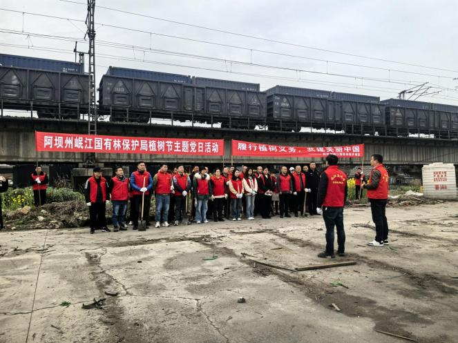 【園區(qū)動態(tài)】植樹添綠護(hù)園區(qū) 果香四溢映初心