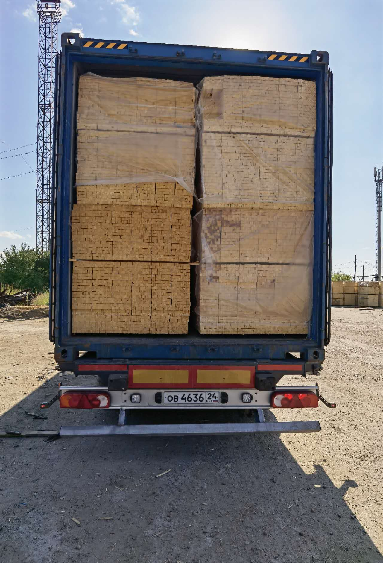 【園區(qū)動態(tài)】川陜甘國際木材貿易中心再添新動能首單俄羅斯跨境板材貿易順利落地