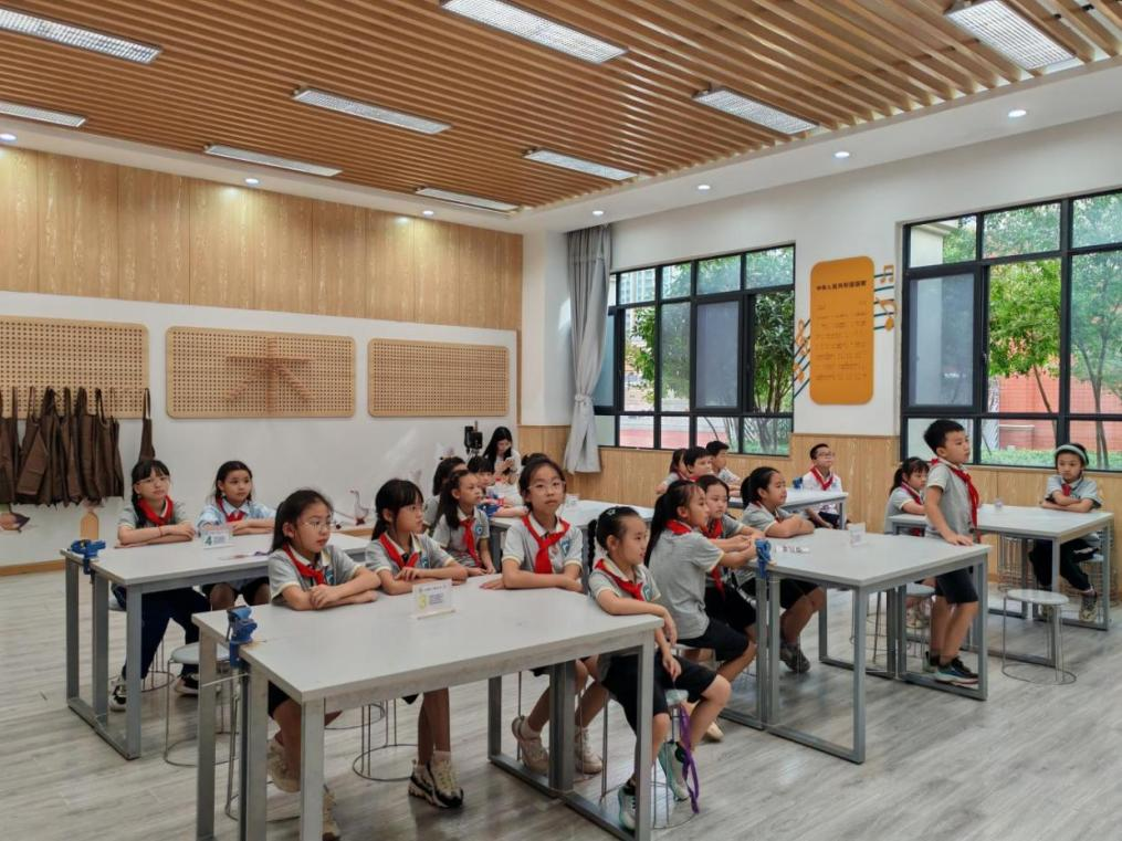 【木文化交流】四川木文化國際交流中心“校園木工坊” 興趣班2025年招生工作順利完成