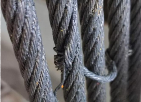 【平安園區(qū)】速排電梯隱患 筑牢安全防線(xiàn) ——物流公司高效處置電梯鋼繩故障