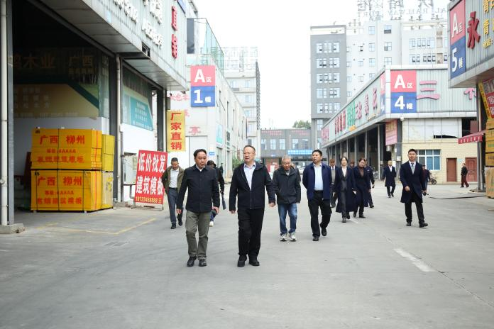 【園區(qū)動(dòng)態(tài)】阿壩州人民政府副州長(zhǎng)王樹(shù)明一行到青白江國(guó)際木材交易中心調(diào)研指導(dǎo)工作